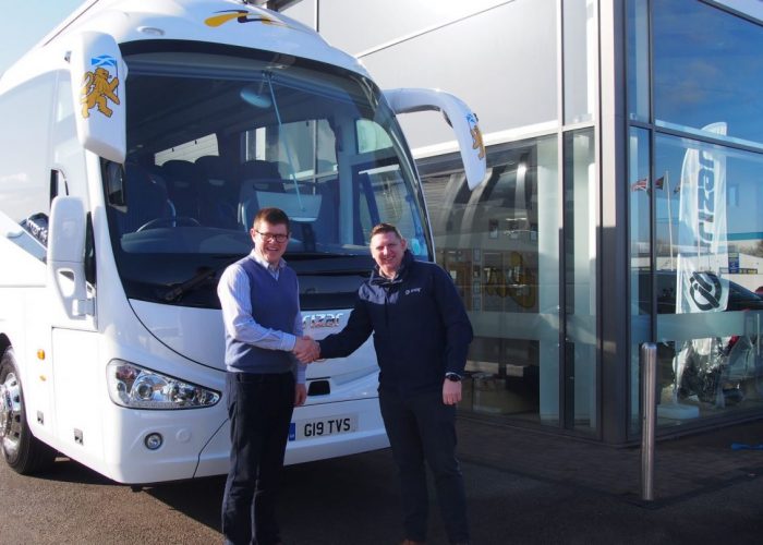Earnside Coaches Returns to Irizar for New i6 integral
